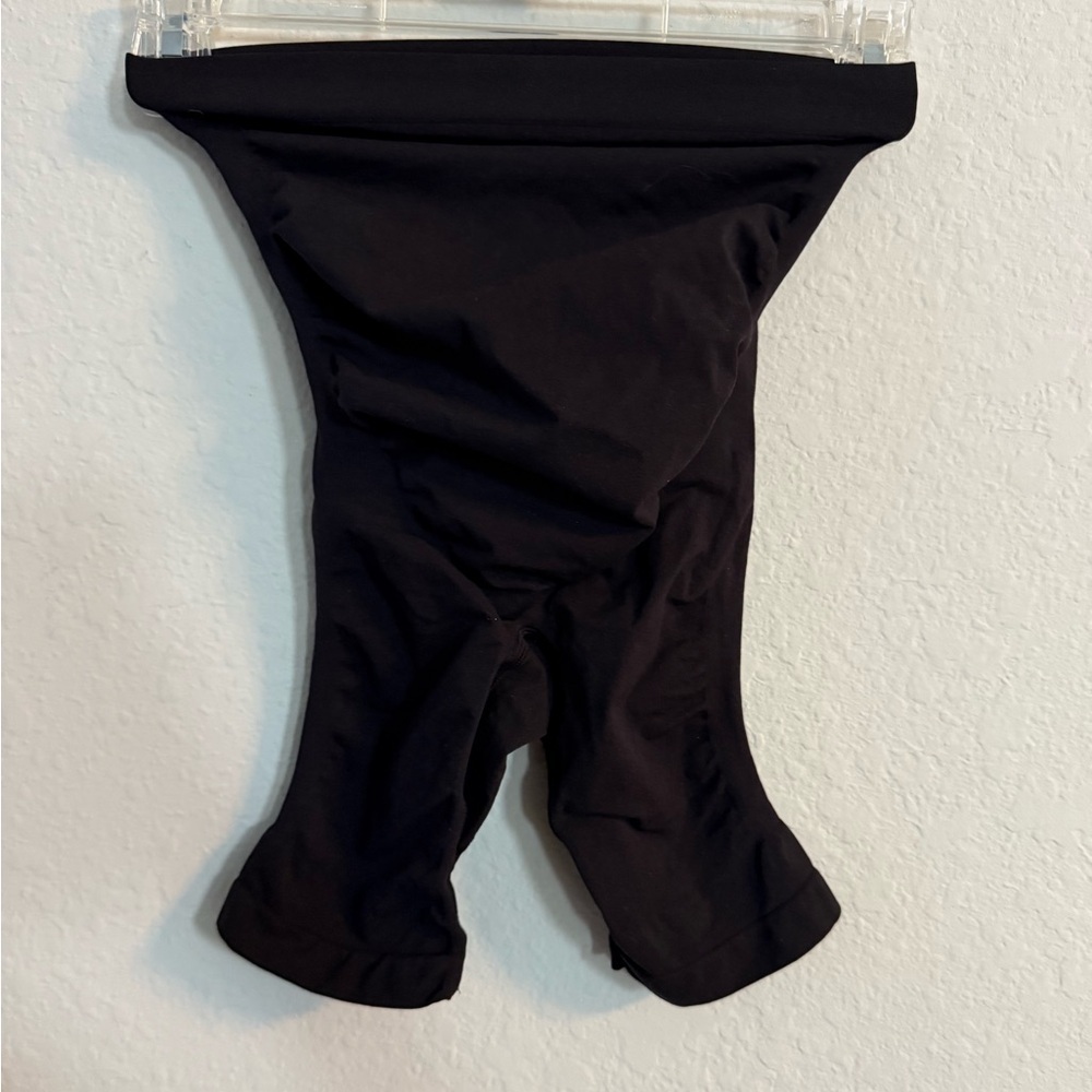 SKIMS Seamless Sculpt Maternity Mid Thigh Short in Onyx